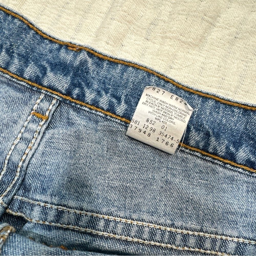 VTG Levis Shorts Womens 11 JR Blue Denim Retro 90s Mom Jean Jorts Black Tab - Picture 6 of 11
